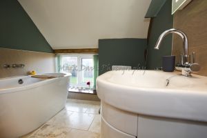 _gorgeous low burn cottage 54.jpg